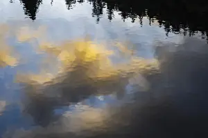 European Countryside Photography Stampe: Reflection of clouds in a lake