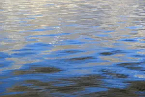 Undulating Water Surface Stampe: Reflection of the cloudy sky on undulating water surface