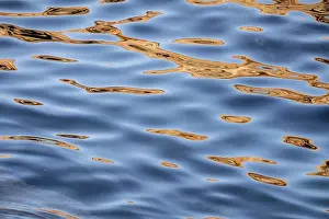 Spanish Mountain Village Stampe: Reflection of rocks in water,s Estaca