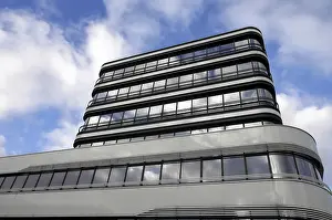 Empty Urban Environment Photo Stampe: Reflection on the tower block