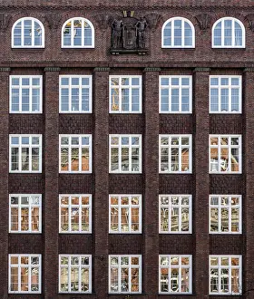 Deserted House Facade Stampe: Reflection in the window on the house facade