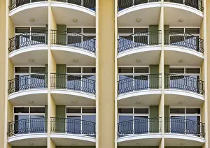 Cityscape With No People Stampe: Repeating pattern of windows and balcony