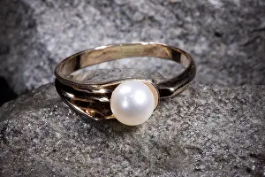 Traditional Craftsman Stampe: Ring on a stone studio background