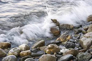 Wave Crashing Shore Stampe: Rocks and waves