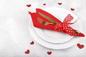 Romantic Dinner Setup Stampe: Romantic table setting on white stone table