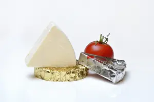 Processed Cheese Stampe: Round and triangular processed cheese with tomato