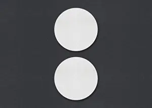 Plain Gray Background Image Stampe: Two round white sheets vertically aligned on a gray background