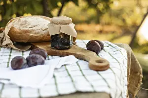 Wooden Board Dessert Setup Stampe: A rustic setup featuring crusty bread