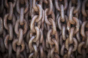 Uninhabited Full Format Image Stampe: Rusty chains