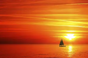 Uninhabited Evening Scene Stampe: Sailing on sunset
