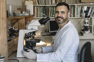 Young Researcher Stampe: Scientist in front of microscope