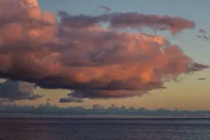 Deserted Beach At Dusk Stampe: Sea and dramatic cloud atmosphere