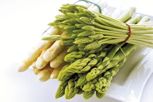 Vitamin Rich Vegetables Stampe: A selection of different types of asparagus
