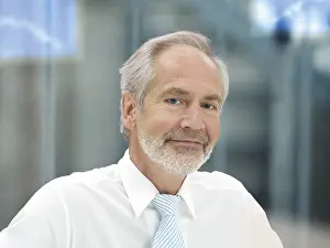 Business Professional Headshot Stampe: Senior, with an expression of competence