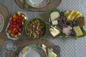 Bavaria Table Setting Stampe: Set table with cold buffet, tomatoes