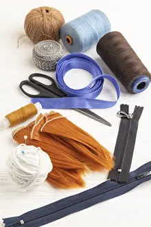 Scissors And Thread Stampe: Sewing accessories: scissors, thread