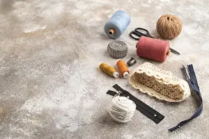 Scissors And Thread Stampe: Sewing accessories: scissors, thread