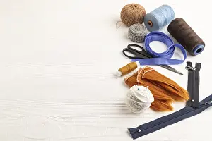 Scissors And Thread Stampe: Sewing accessories: scissors, thread