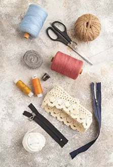 Sewing Accessories Stampe: Sewing accessories: scissors, thread