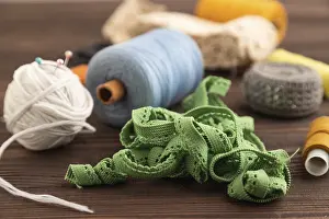 Sewing Accessories Stampe: Sewing accessories: scissors, thread