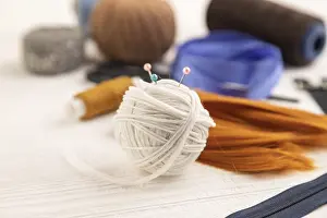 Scissors And Thread Stampe: Sewing accessories: scissors, thread