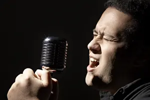 Passionate Music Performance Stampe: Singer