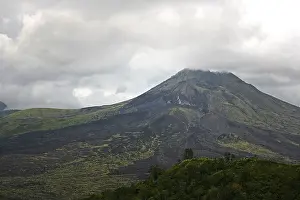 Volcano Landscape Stampe: Sleeping volcano on a background of the sky
