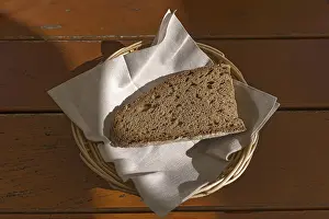 Bread Roll Nutrition Facts Stampe: A slice of bread in a bread basket with napkin
