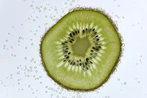Close Up Kiwi Stampe: Slice of a kiwi