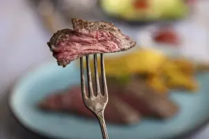 Steak Photography Stampe: Slice of steak on a fork