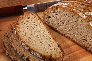 Healthy Meal Ideas Stampe: Several slices of dark bread lying next to each other
