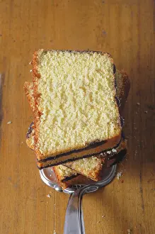 Food Studio Background Stampe: Slices of ring cake on a cake server