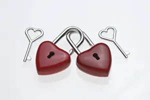 Romanticism Concept Stampe: Two small red padlocks are connected