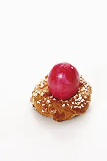 Easter Dessert Ideas Stampe: Small savarin with Easter egg, Easter pastry