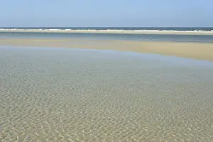 Juist Island Beach Stampe: Small waves with light reflections