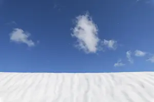 Deserted Snowy Mountain Peak Stampe: Snow surface with sky and cloud