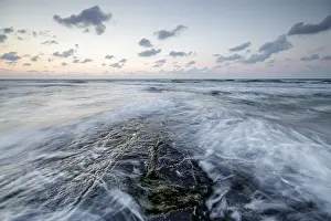 Benelux Countries Scenery Stampe: Splash and waves under a dramatic pink sky
