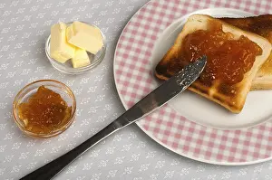 Homemade Breakfast Ideas Stampe: Spread jam on bread with knife