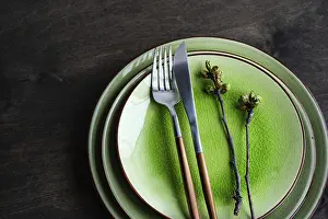 Rustic Spring Table Setting Stampe: Spring table setting in rustic style decorated with cherry bloom tree branches