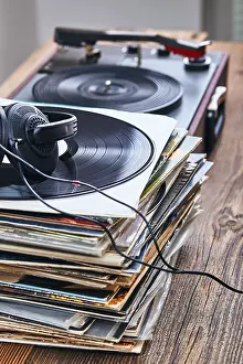 Black Vinyl Records Stampe: Stack of many black vinyl records