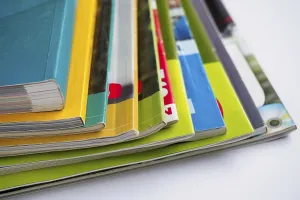 Magazine Stack Stampe: Stack of magazines on white background