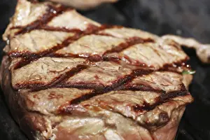 Barbecue Meal Ideas Stampe: Steak on the grill with diamond pattern