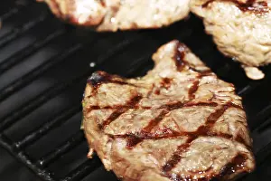 Barbecue Meal Ideas Stampe: Steak on the grill with diamond pattern