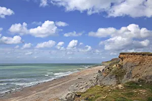 Cliff Line Landscape Photo Stampe: Steep cliffs and sandy beach with dramatic clouds in Ambleteuse