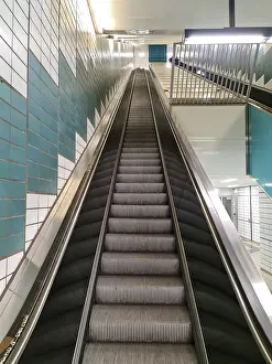 Deserted Subway Station Stampe: Empty steps of an escalator in a perspective view