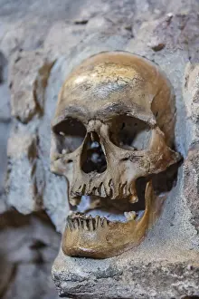 Eastern European Rock Formations Stampe: Stone structure embedded with human skulls