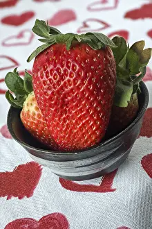 Empty Table Setting Stampe: Strawberries