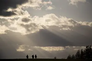 East German Scenery Stampe: Stroller, sunbeams breaking through clouds