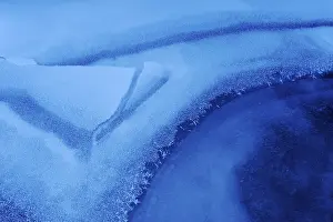 Winter Nature Scene Stampe: Structures in an iced up course of a stream