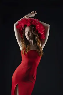 Red Dress Model Stampe: In a studio with dramatic lighting